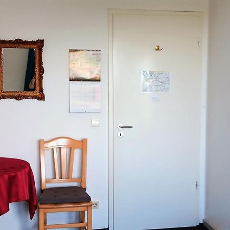 Zimmer Zentral In เบอร์ลิน ภายนอก รูปภาพ